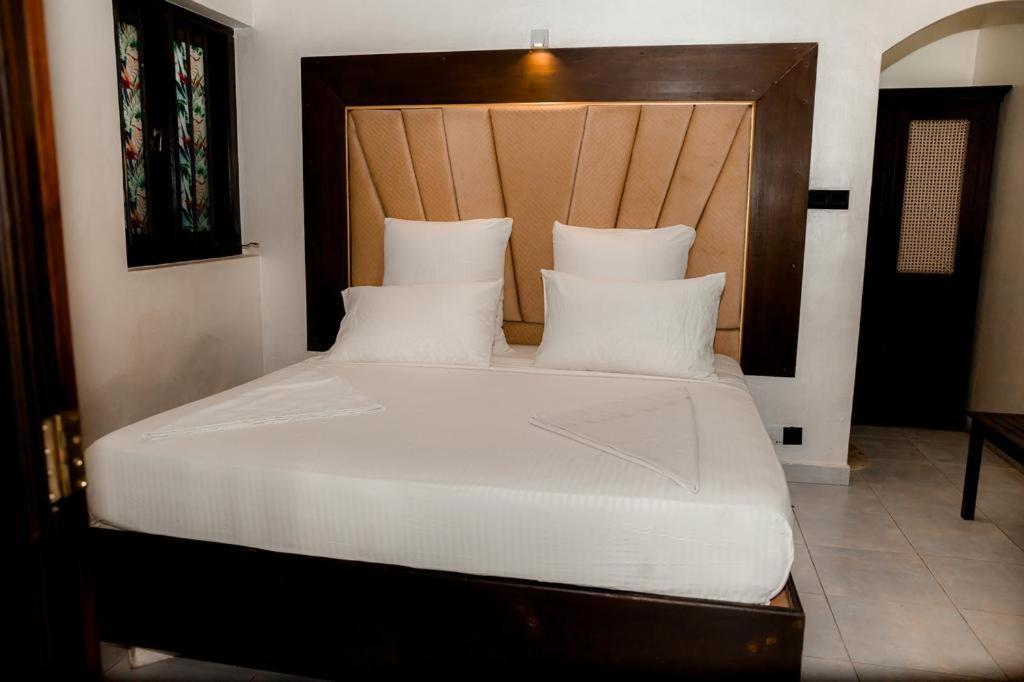 Romantic Garden Hotel Negombo Exterior photo