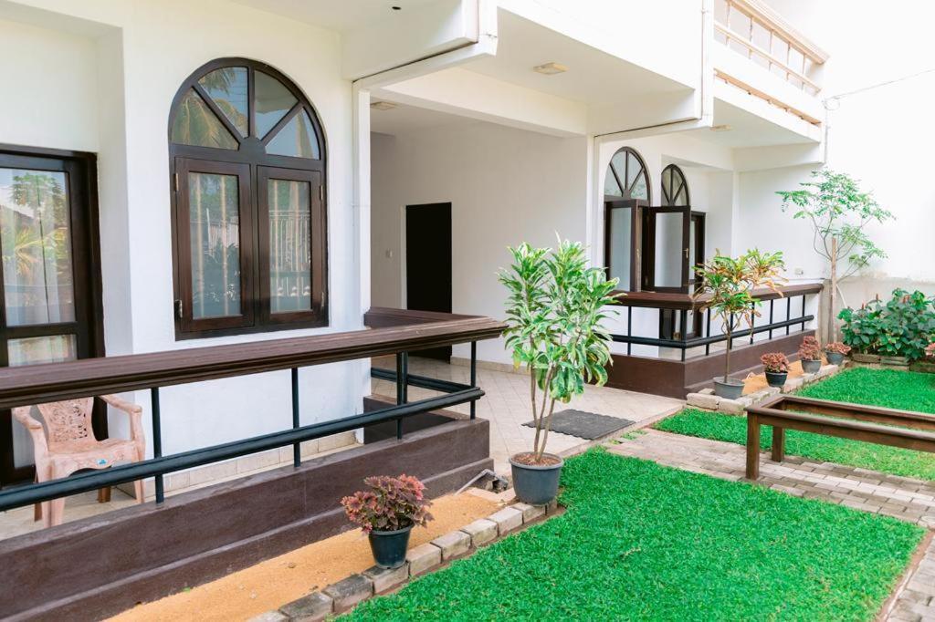 Romantic Garden Hotel Negombo Exterior photo